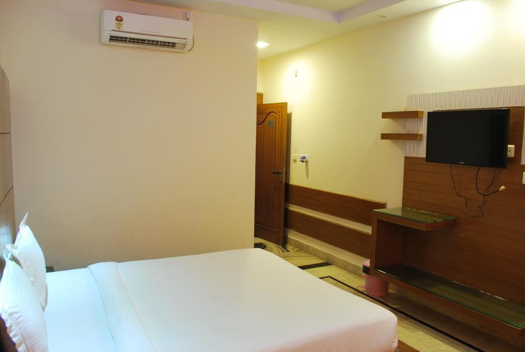 Hotel Basera Brij Bhoomi Vrindāvan Dış mekan fotoğraf