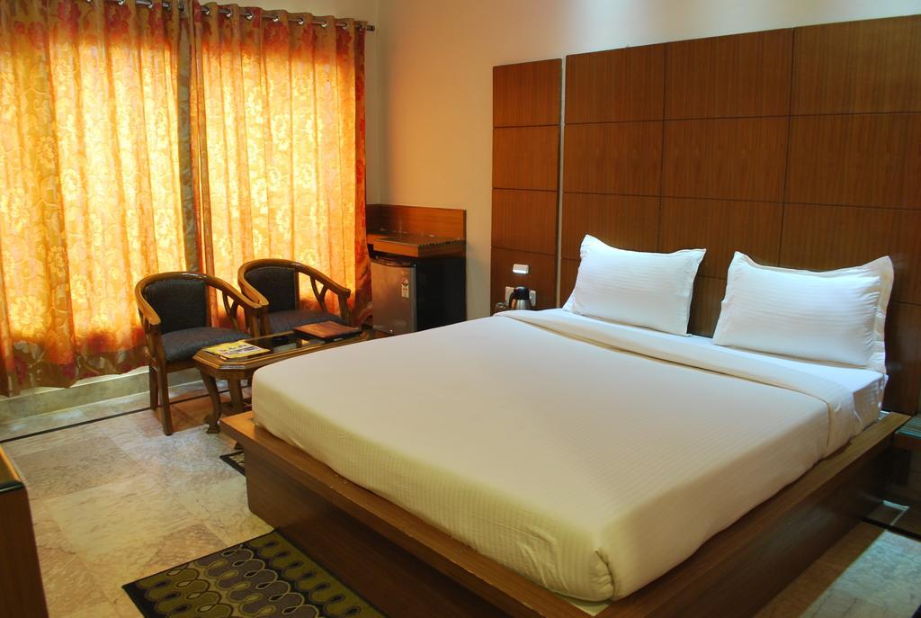 Hotel Basera Brij Bhoomi Vrindāvan Oda fotoğraf