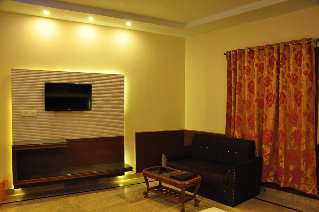 Hotel Basera Brij Bhoomi Vrindāvan Oda fotoğraf
