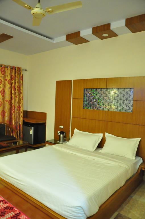 Hotel Basera Brij Bhoomi Vrindāvan Oda fotoğraf